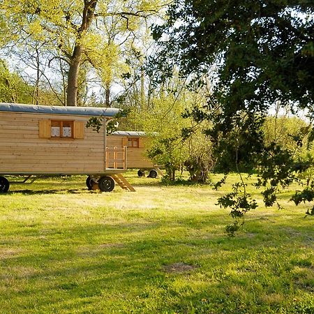Hotel La Ferme Du Marais Poitevin - Roulotte Benet Esterno foto