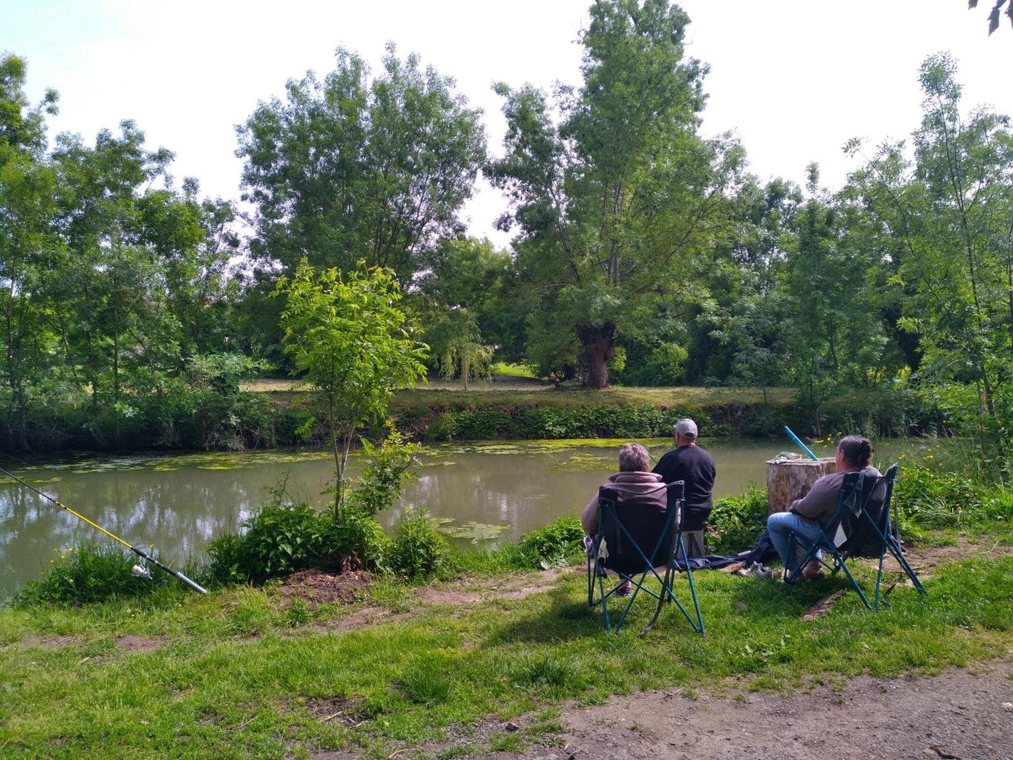 Hotel La Ferme Du Marais Poitevin - Roulotte Benet Esterno foto