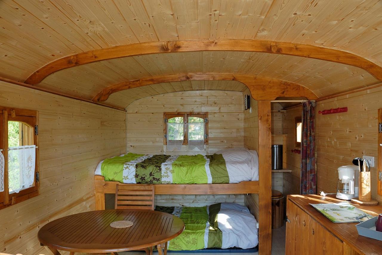 Hotel La Ferme Du Marais Poitevin - Roulotte Benet Esterno foto