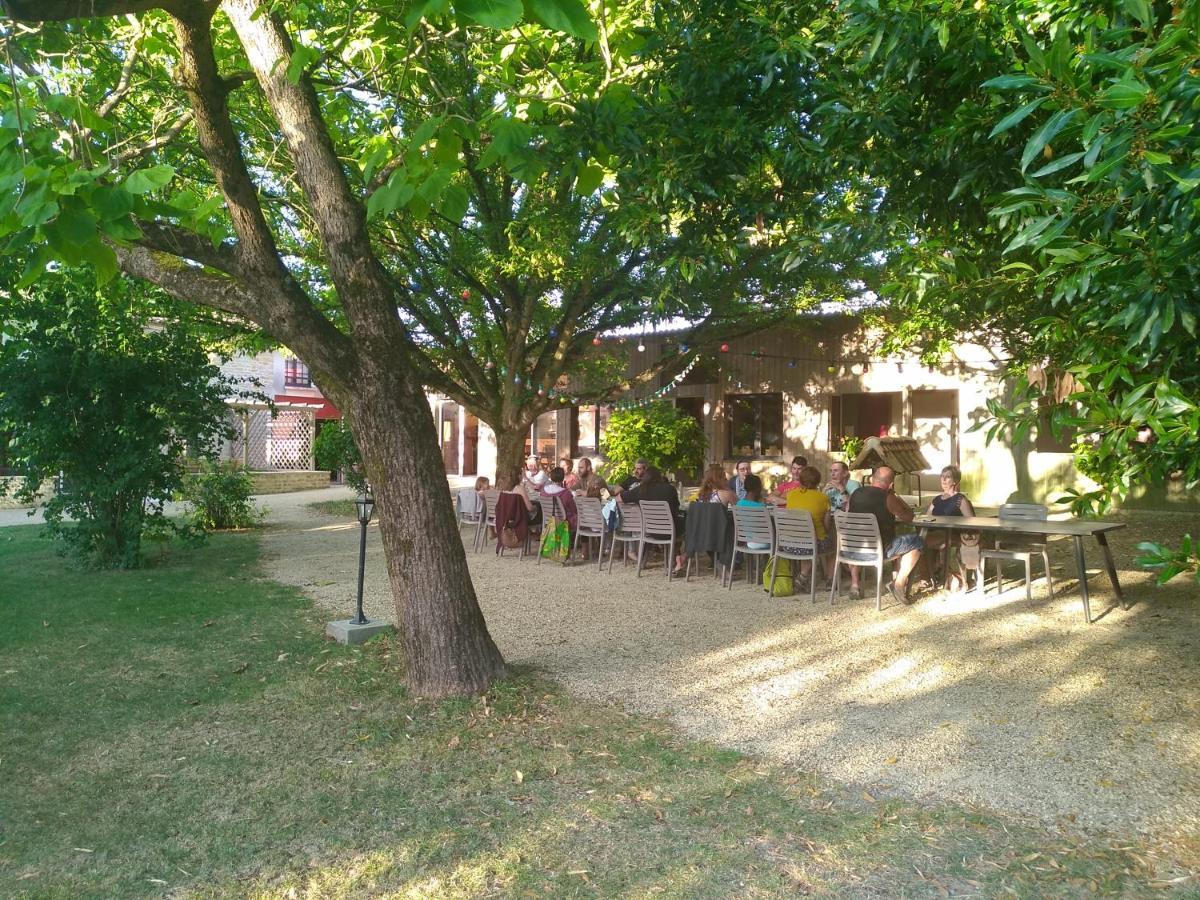 Hotel La Ferme Du Marais Poitevin - Roulotte Benet Esterno foto